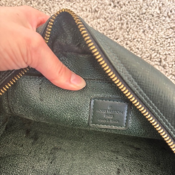 Authentic Louis Vuitton Taiga Trousse Toilette PM Clutch Bag Green - Picture 9 of 15